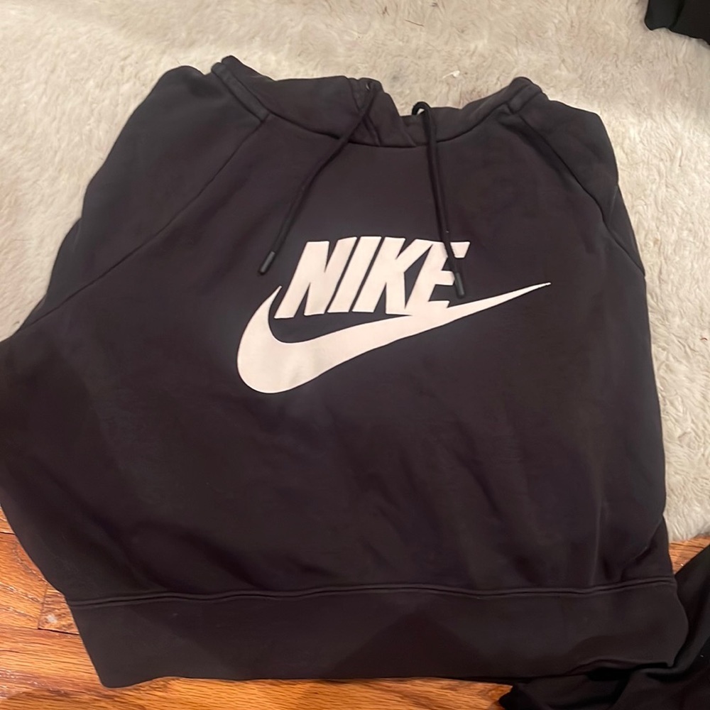 cropped NIKE hoodie